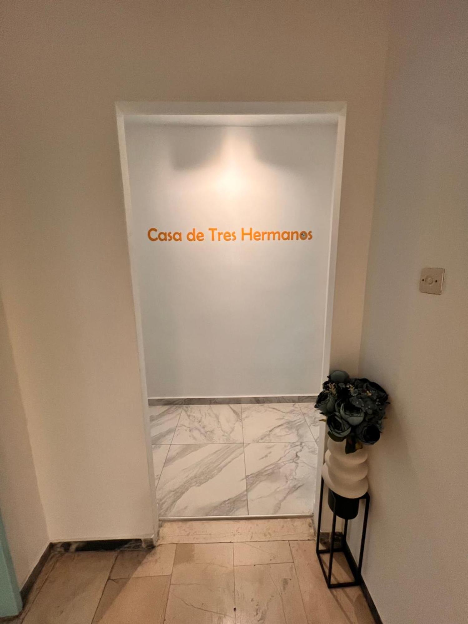 Casa De Tres Hermanos In The Heart Of Атина Екстериор снимка