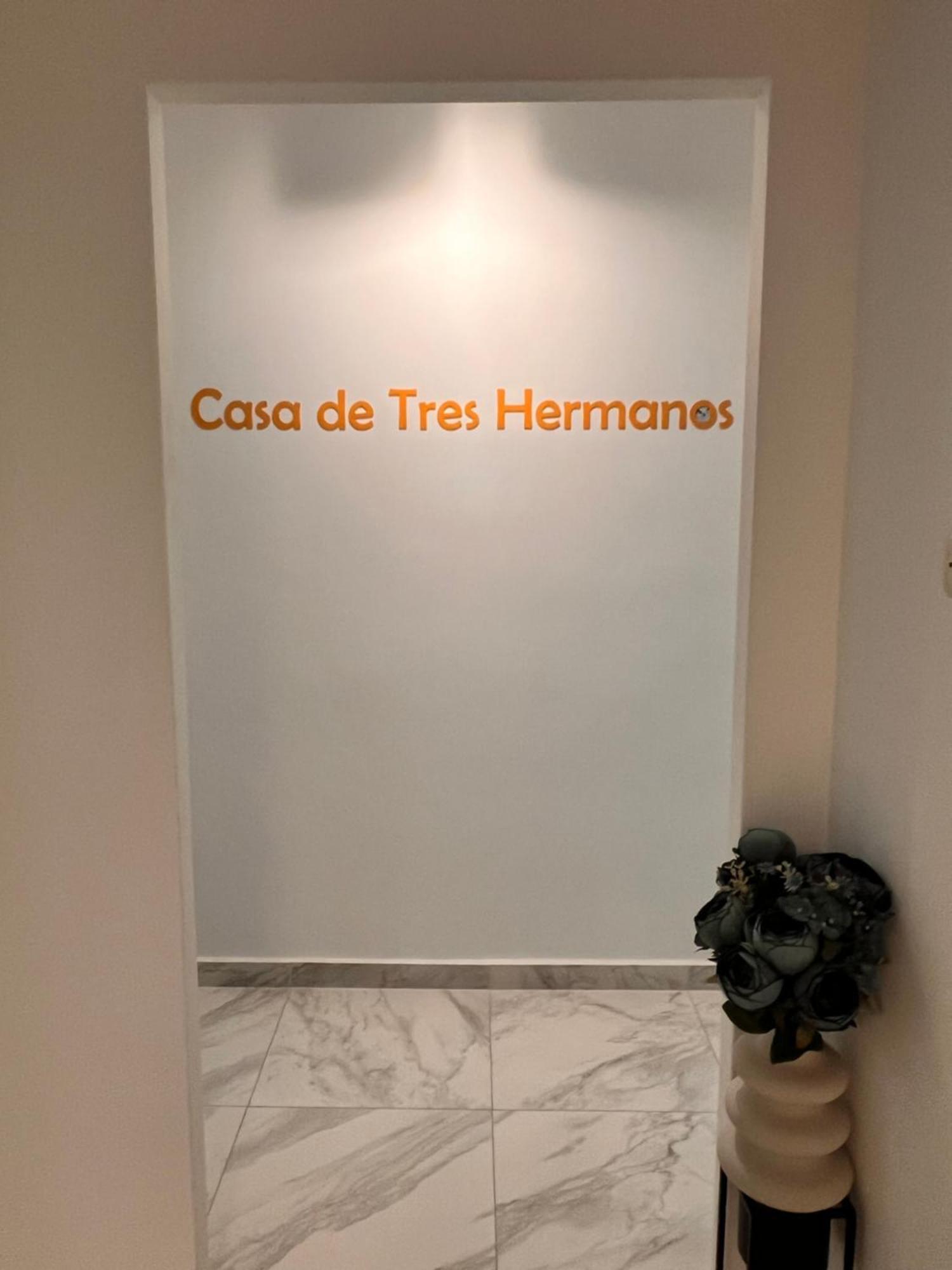 Casa De Tres Hermanos In The Heart Of Атина Екстериор снимка